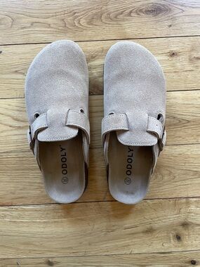 Oddoly Suede Clog Mules in Beige